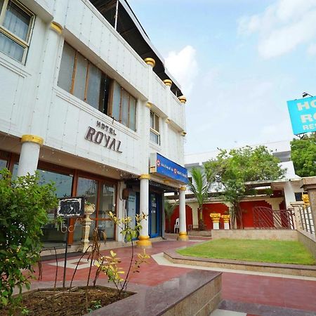 Hotel Royal Ahmedabad Buitenkant foto