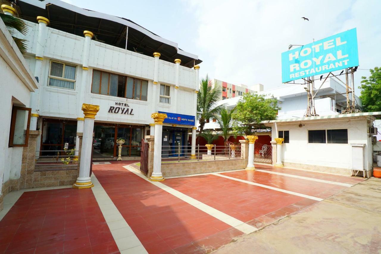 Hotel Royal Ahmedabad Buitenkant foto