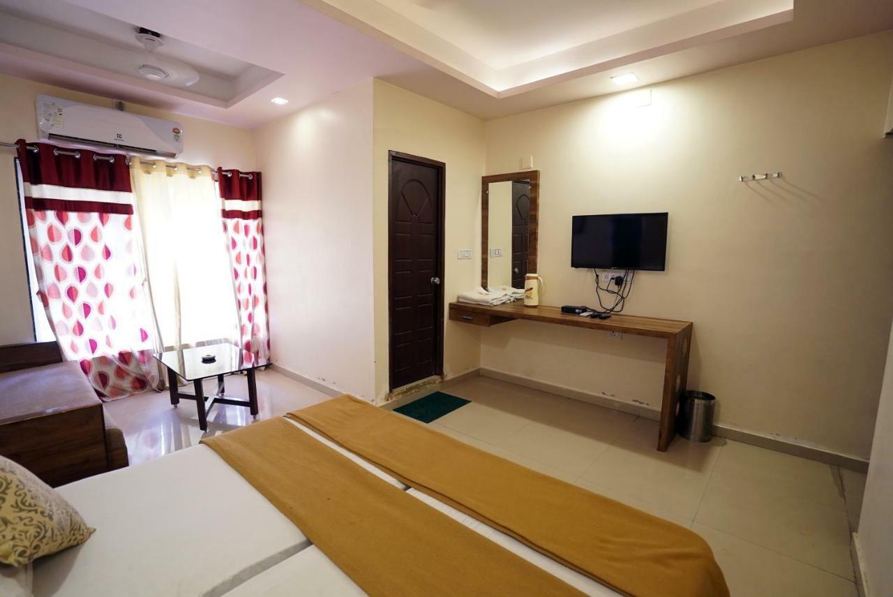 Hotel Royal Ahmedabad Buitenkant foto