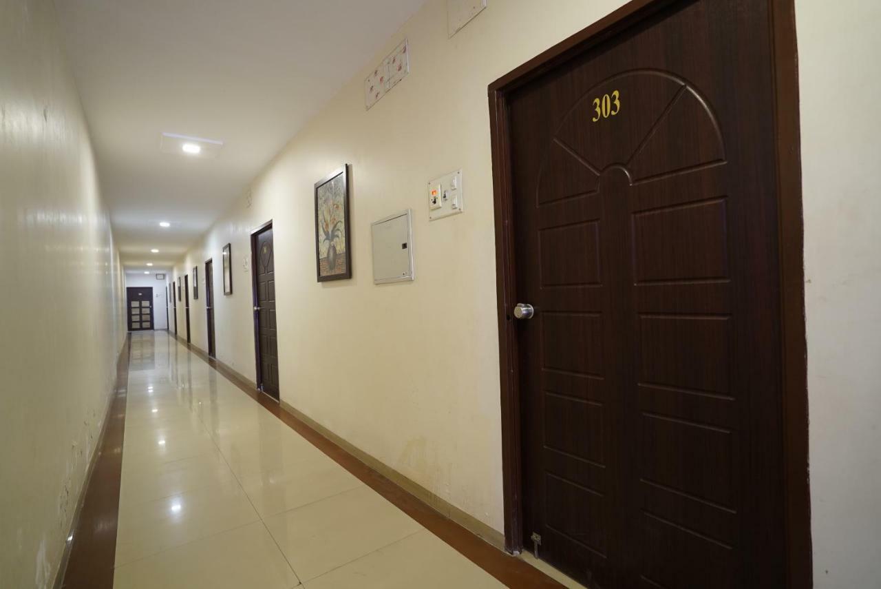 Hotel Royal Ahmedabad Buitenkant foto