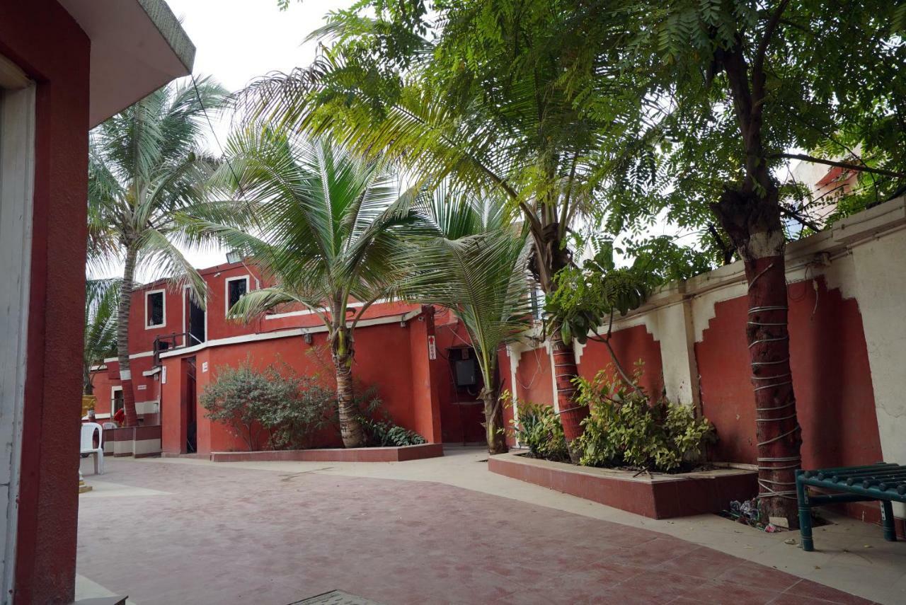Hotel Royal Ahmedabad Buitenkant foto