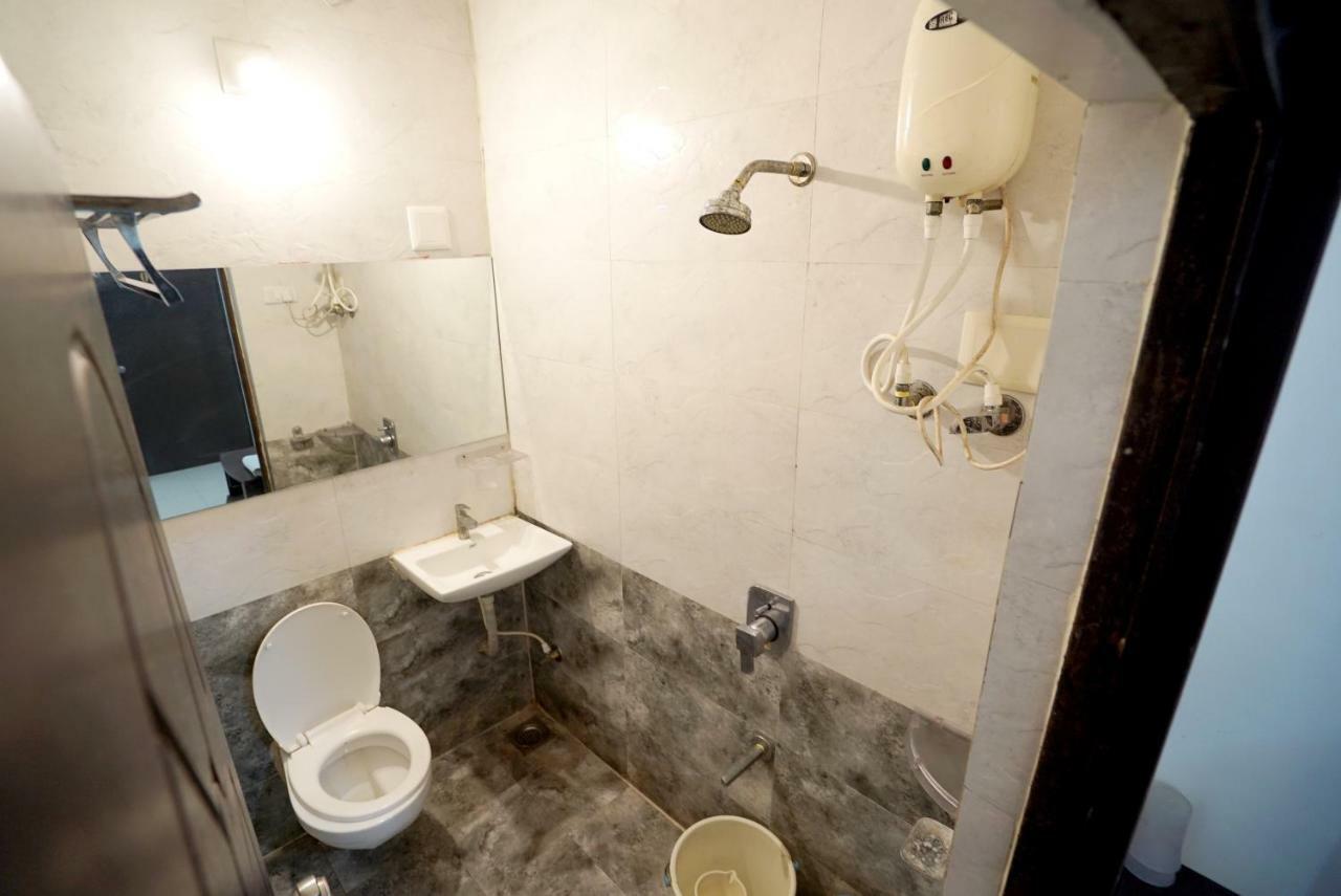 Hotel Royal Ahmedabad Buitenkant foto